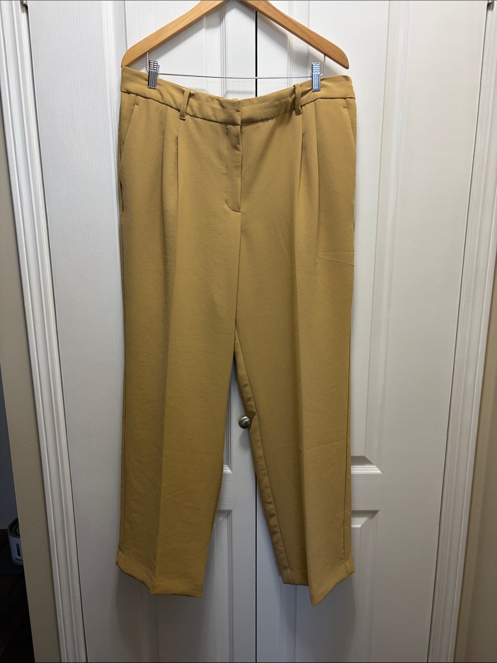 Aritzia Wilfred Effortless Pant in Ocre - Low rise, regular length, size 16.